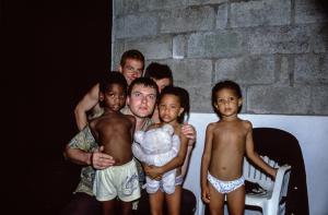 Avec les enfants de mes amis seychellois                      